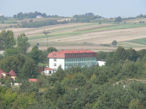 Szkoła Podstawowa i Gimnazjum w Niegowie - widok z Góry Bukowiec